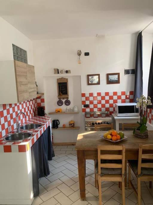 فيلا In Piazzetta - تْشيرنوبيو المظهر الخارجي الصورة